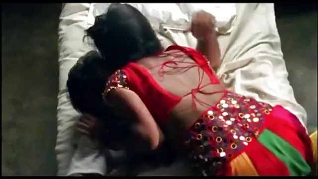 بور خروس بزرگ را دیدن فیلم سوپرسکسی می مکد